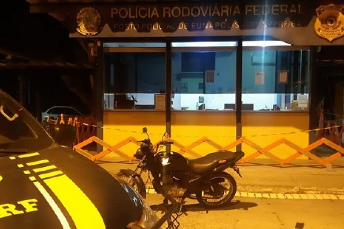 PRF recupera motocicleta furtada em Eunapólis