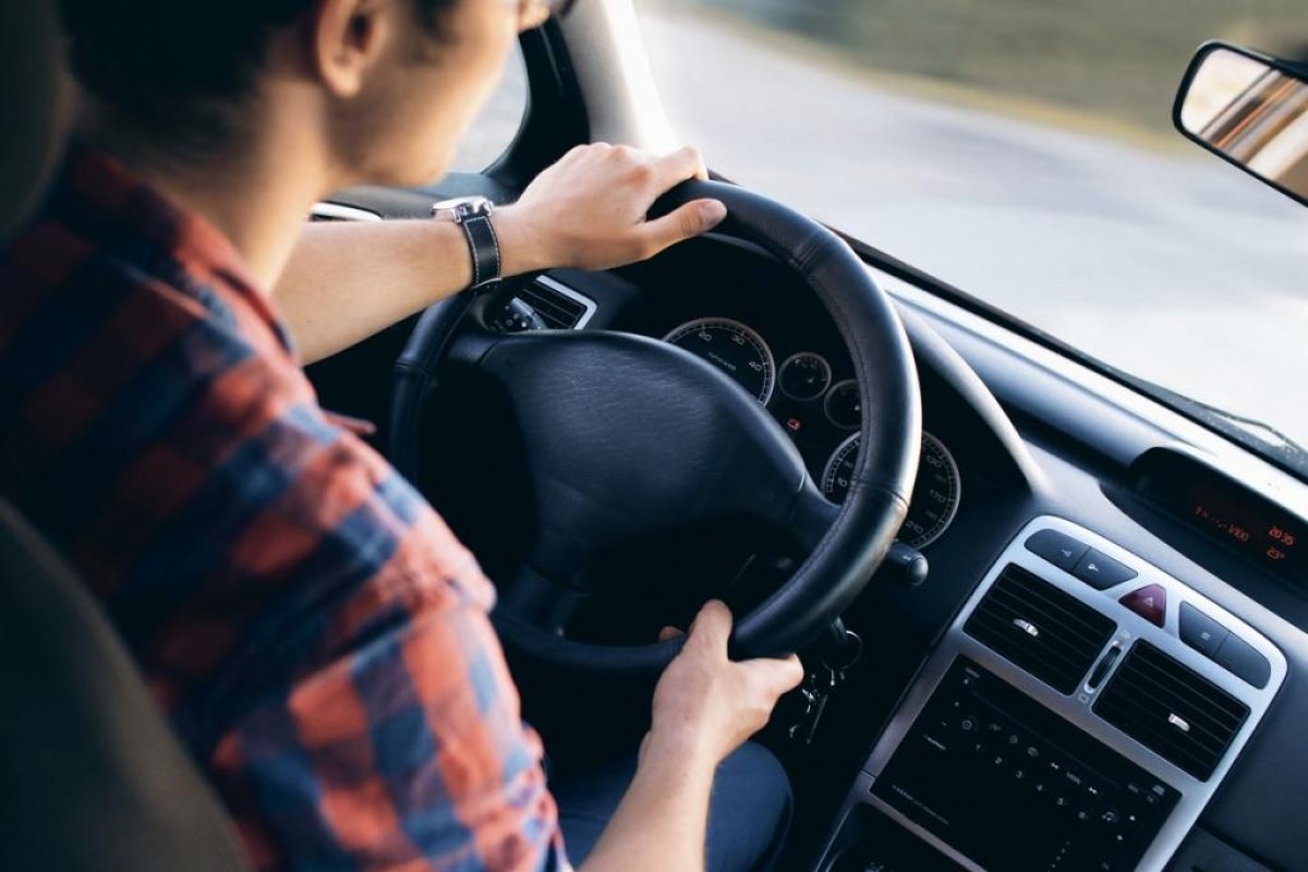 Pesquisa aponta crescimento no desejo dos brasileiros por carro, celular e internet rápida