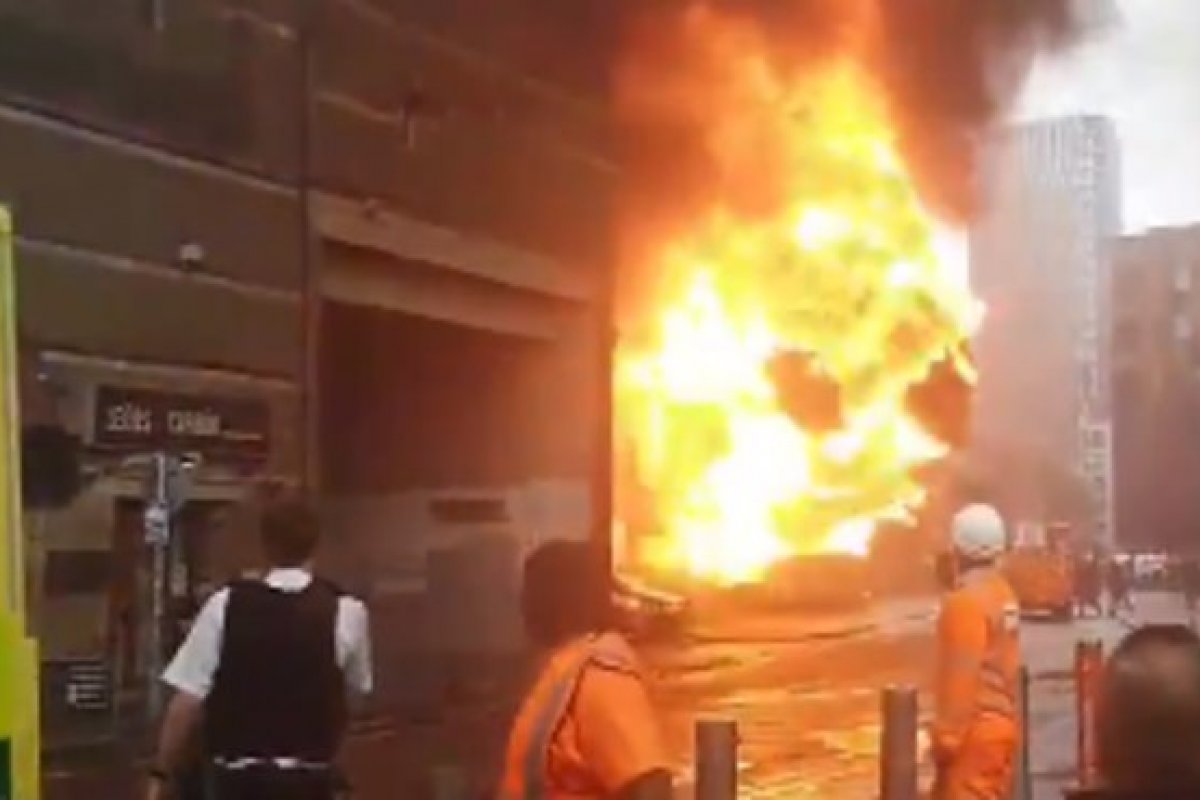 Incêndio atinge estação de metrô em Londres nesta segunda-feira (28) 