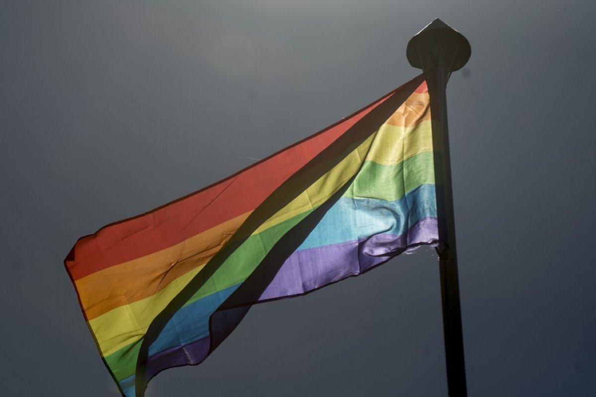 Expectativa de vida de trans no Brasil se equipara com Idade Média, diz advogada