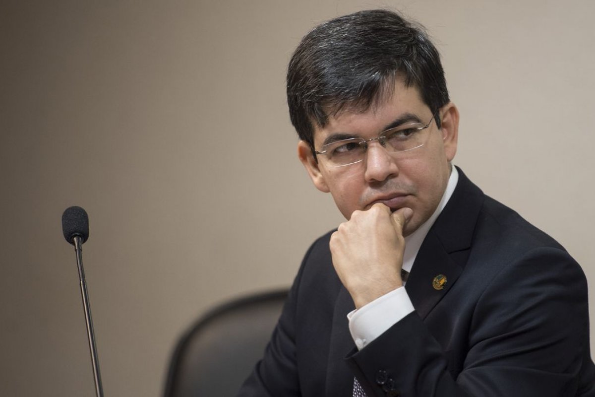 Senador consegue assinaturas para pedido de prorrogação da CPI da Covid