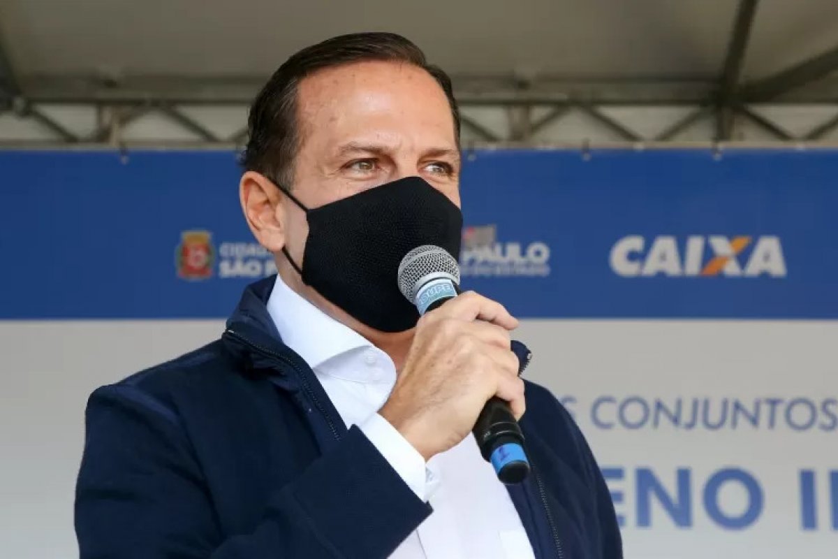 Governo de SP anuncia auxílio de R$ 300 para quem perdeu parente para a Covid-19 
