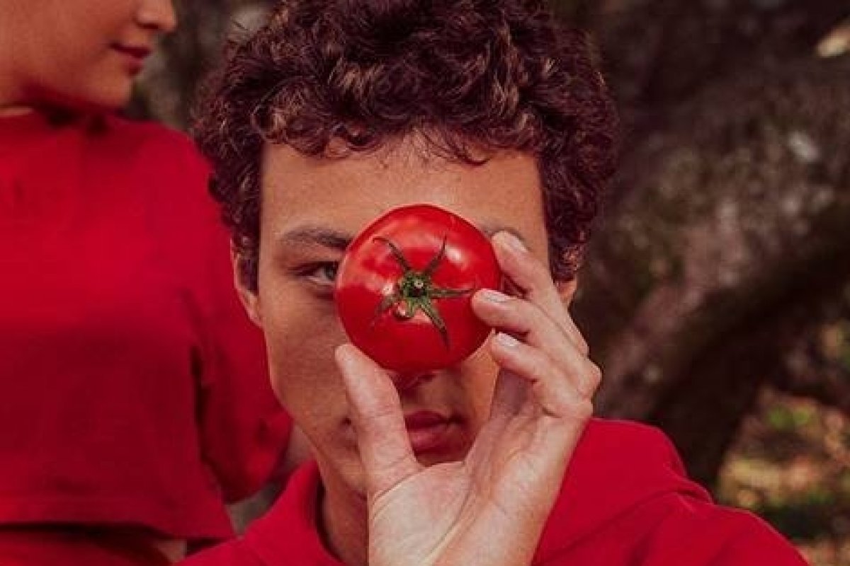Marca de molhos Heinz se une com a marca brasileira Approve para lançar coleção