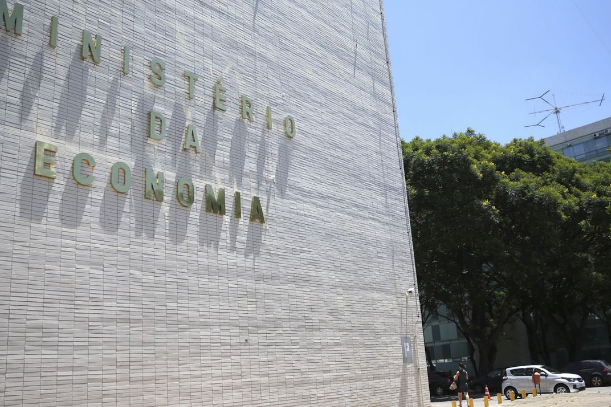 Portaria do Ministério da Economia que libera supersalários deve custar mais de R$ 562 milhões até 2023