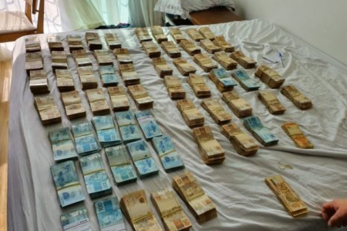 Hacker é preso com R$600 mil e um veículo em Curitiba 