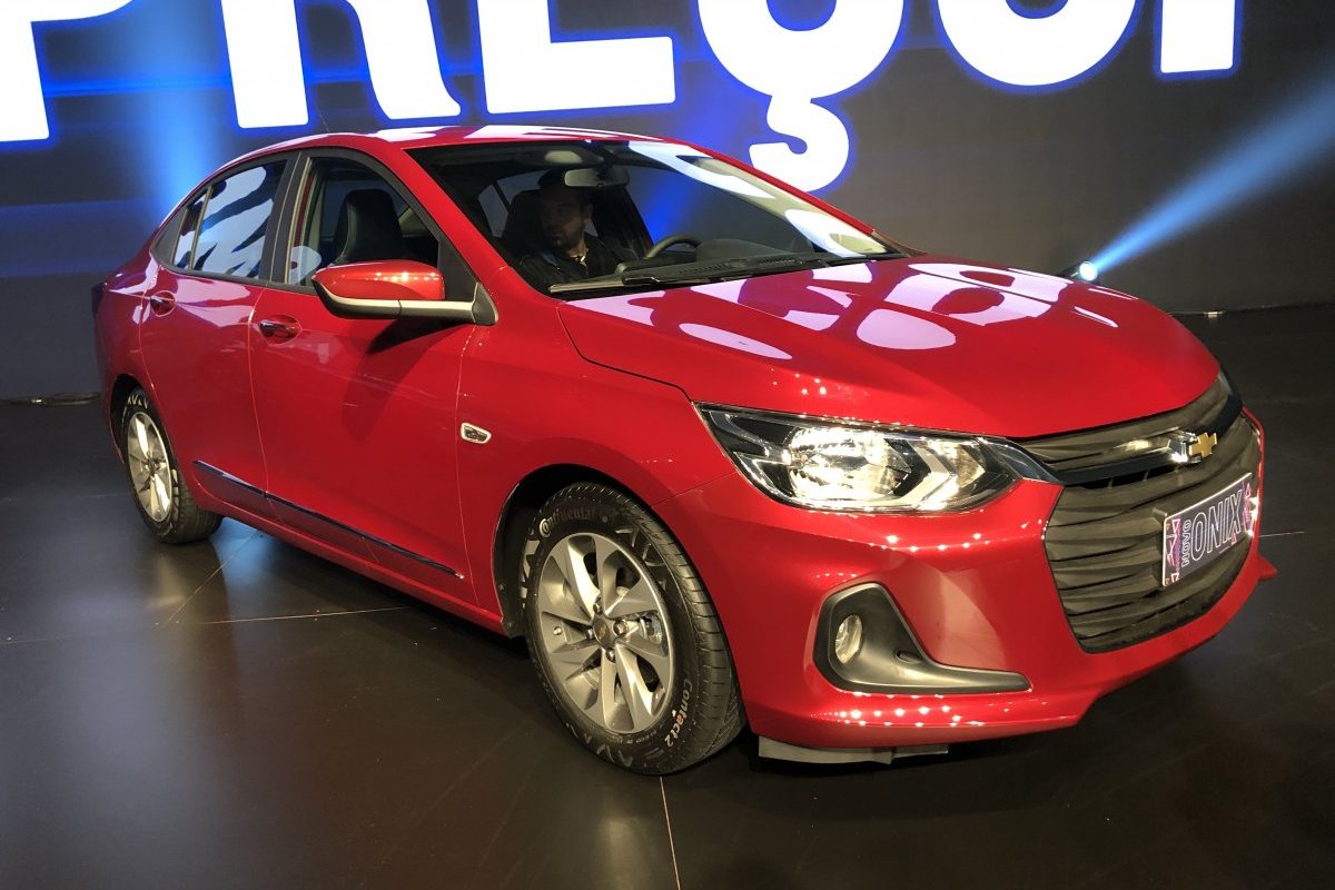 Novo Onix estreia com novo motor e mais segurança por R$ 51,5 mil 