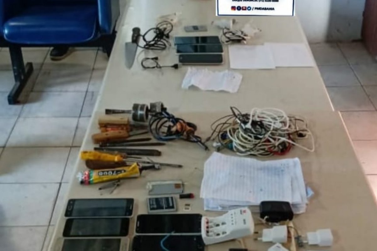 PM e Seap encontram 16 celulares em celas de presídio