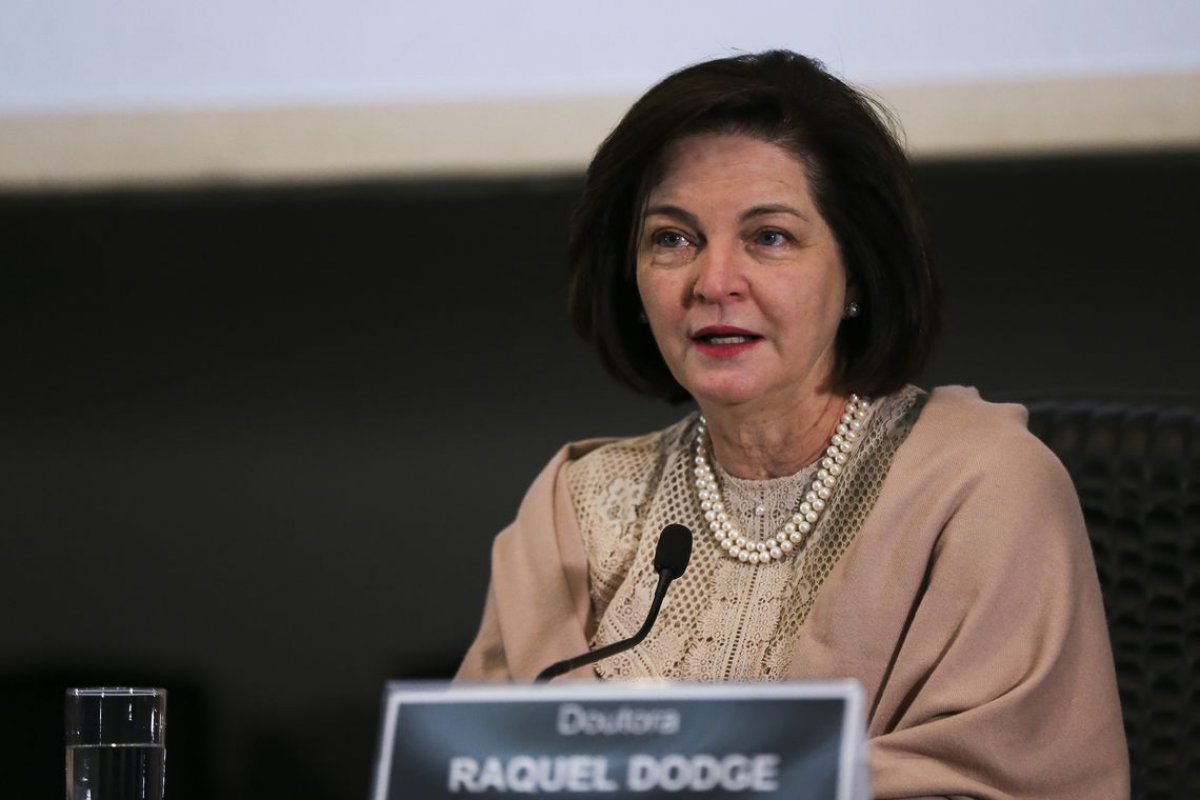 Dodge pede que corte fique ‘alerta’ a sinais contra democracia 
