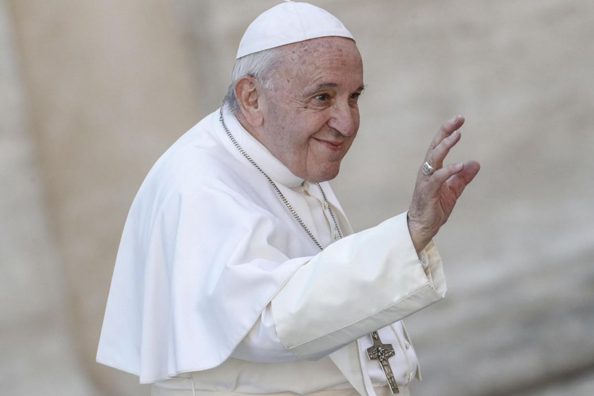 Papa Francisco é internado para realização de cirurgia no intestino