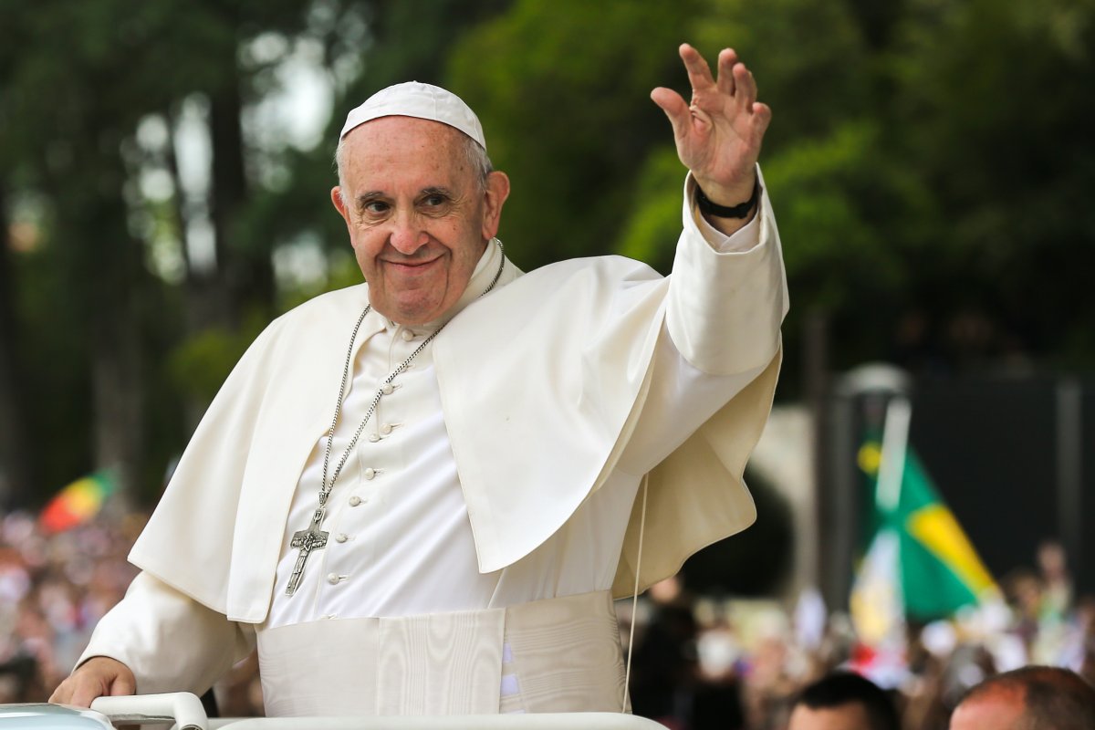 Papa Francisco passa bem após cirurgia e ficará internado por cerca de uma semana