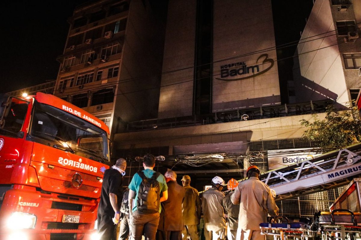 Incêndio em hospital no Rio de Janeiro deixa pelo menos dez mortos