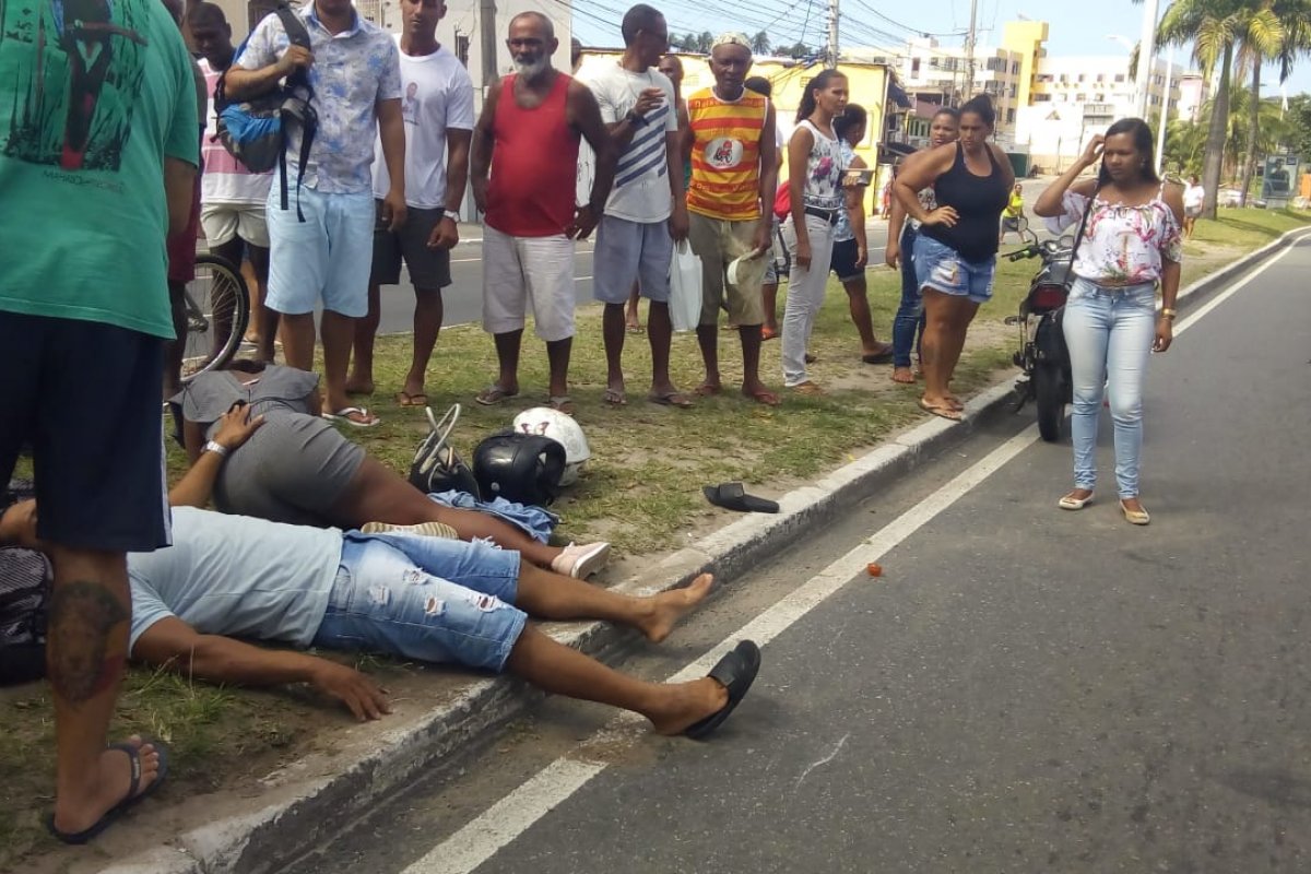 Acidente na manhã desta sexta-feira (13) deixa tráfego lento na região de Itapuã