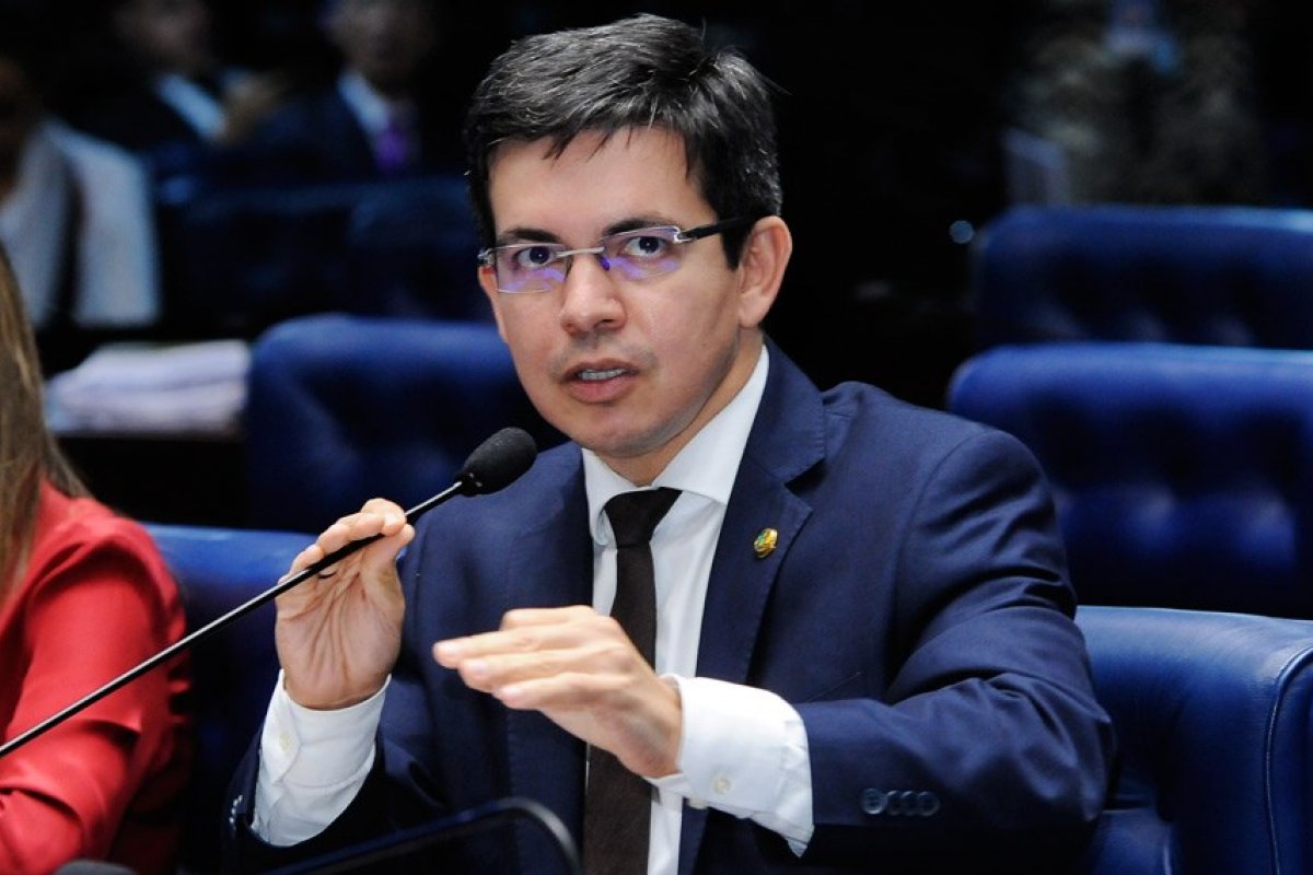 Randolfe antecipa vitória de Aras pela vaga da PGR