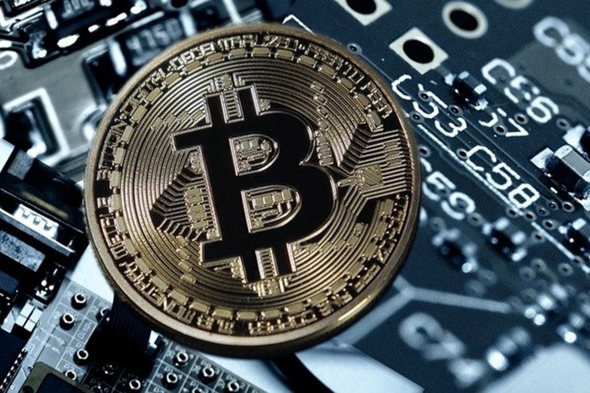 Mineração de bitcoin está derretendo lago glacial de 12 mil anos