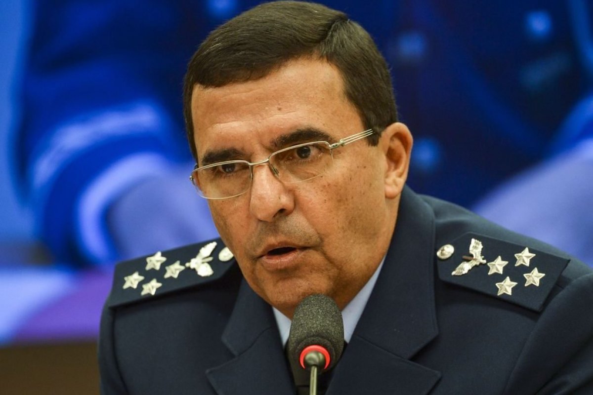 'Não pretendemos proteger ninguém que está à margem da lei', diz comandante da Aeronáutica