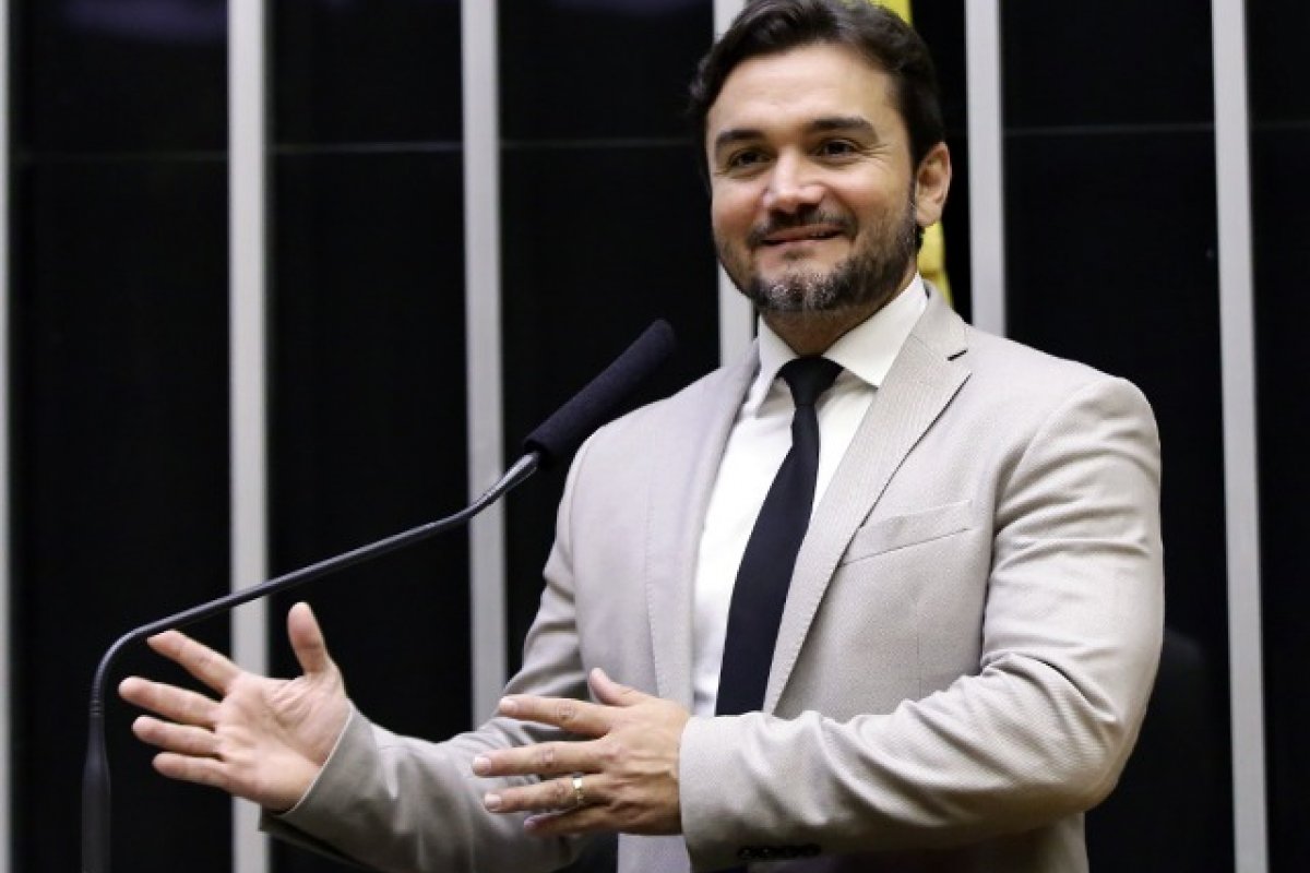 Celso Sabino diz que parecer da reforma do IR vai reduzir carga tributária