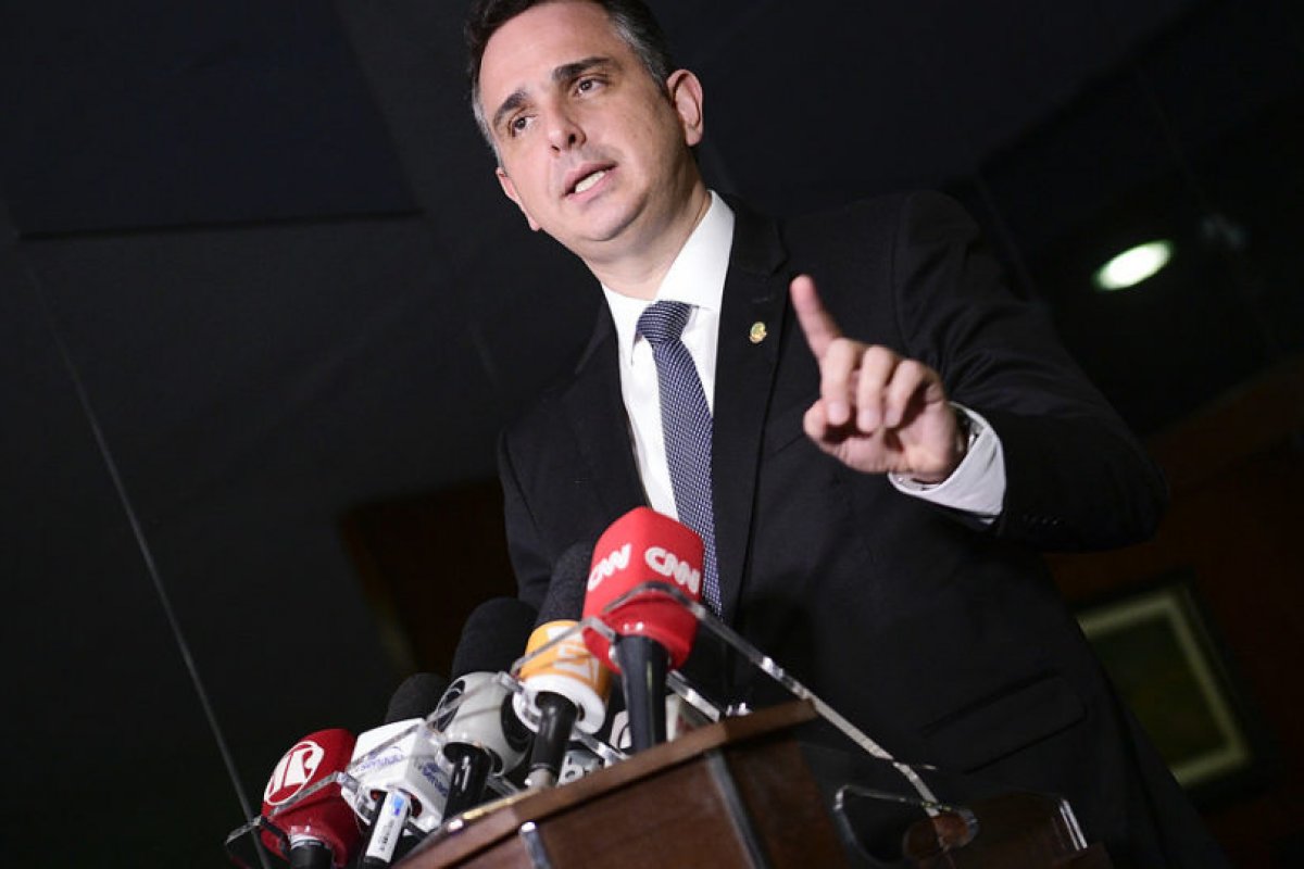 Quem pretender algum retrocesso contra a democracia será visto como "inimigo da Nação", diz Rodrigo Pacheco