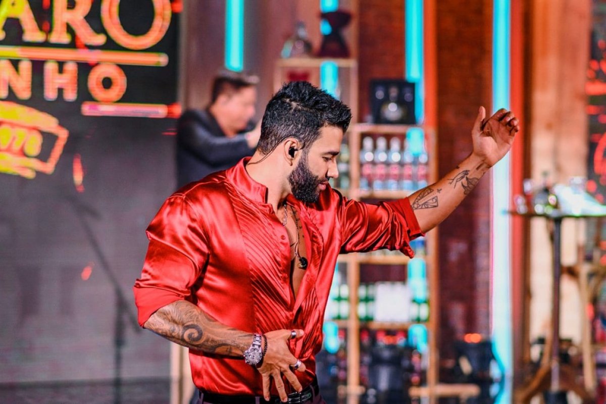 Gusttavo Lima realiza live neste sábado (10)