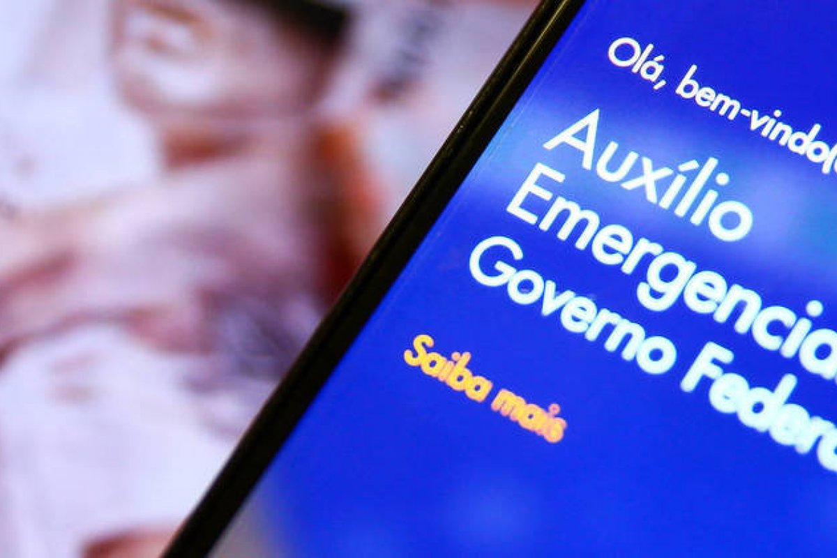 Aniversariantes de julho já podem sacar auxílio emergencial nesta segunda (12)