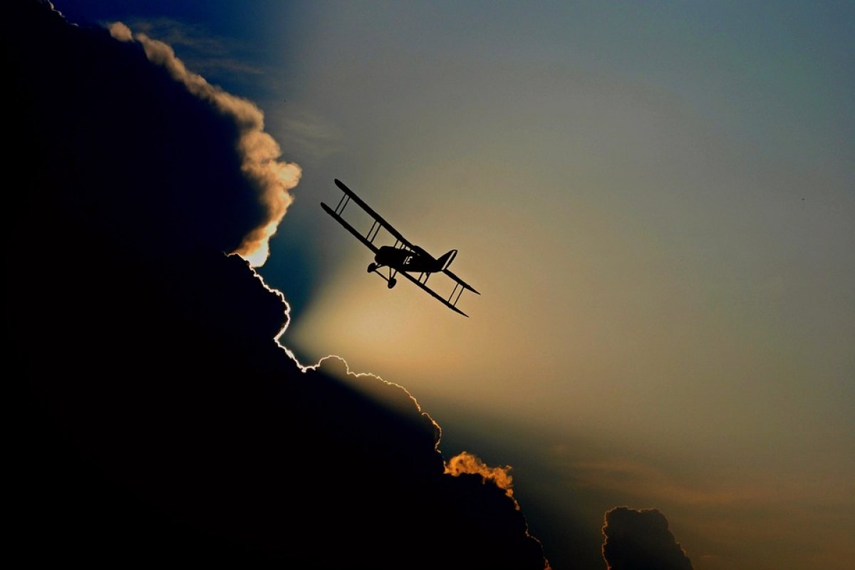 Avião cai e mata duas pessoas em Goiás 