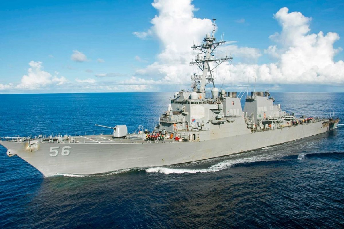 China diz ter expulsado navio de guerra americano que navegava próximo as Ilhas Paracel 
