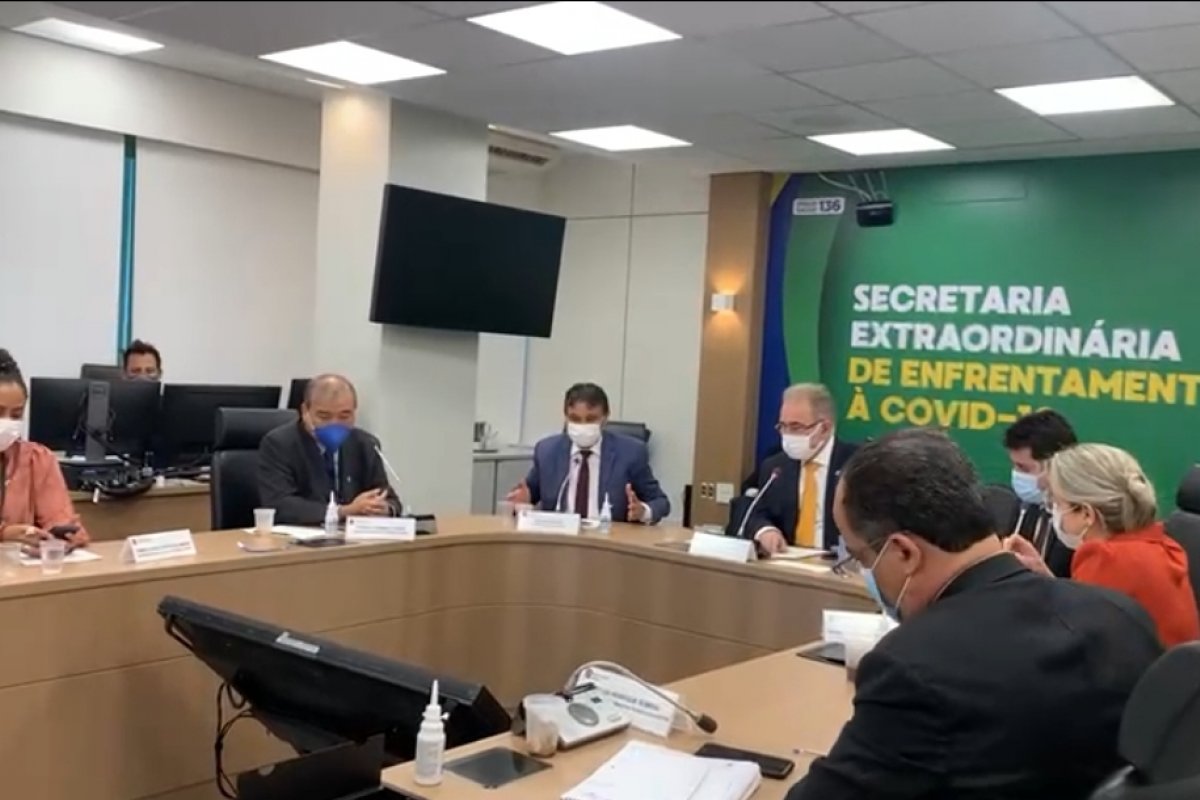 Governadores pedem liberação da Sputnik e normas de retorno as aulas em agosto