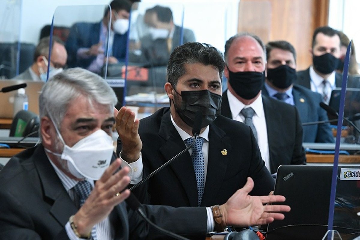 Senadores comentam a decisão do presidente da CPI de encerrar a sessão desta terça-feira: ‘Agiu com acerto’