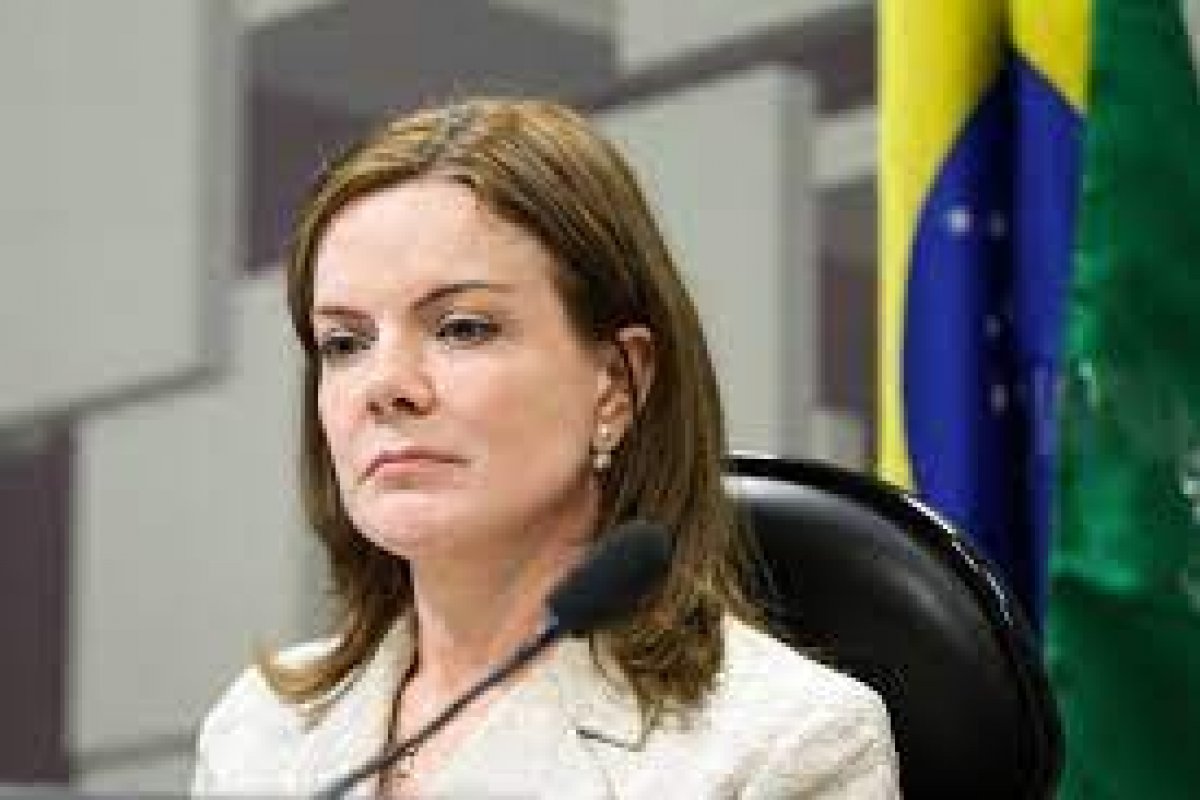 Gleisi Hoffmann tem cadastro do SUS hackeado e consta como morta