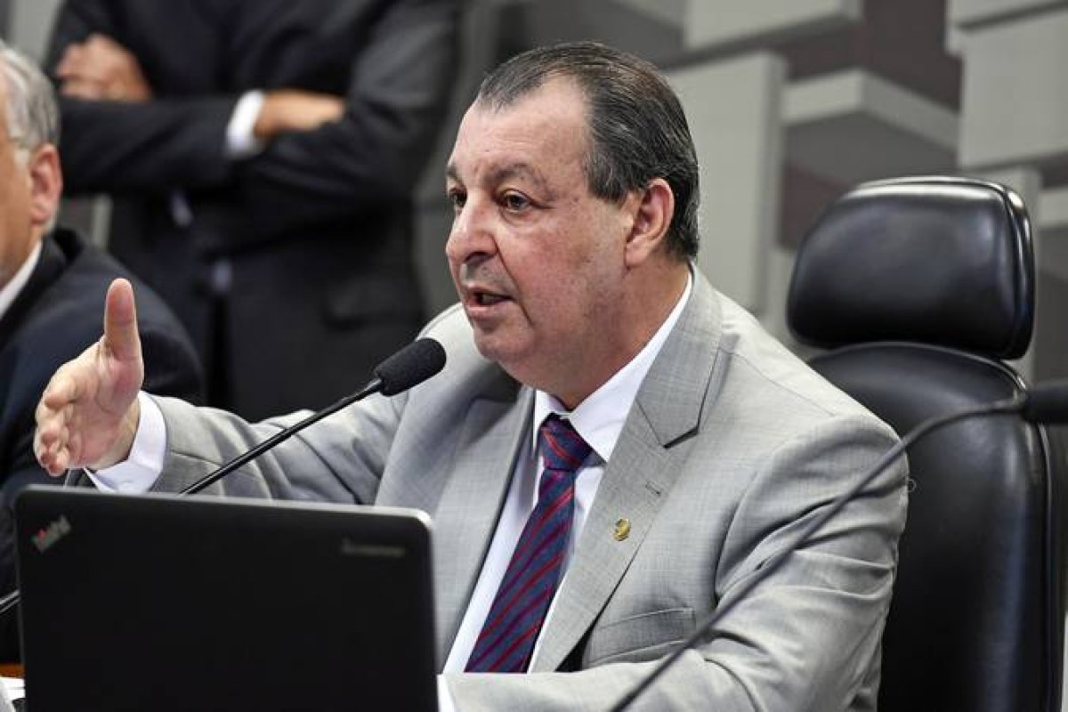 Omar Aziz adia para agosto depoimento de sócio da Precisa 