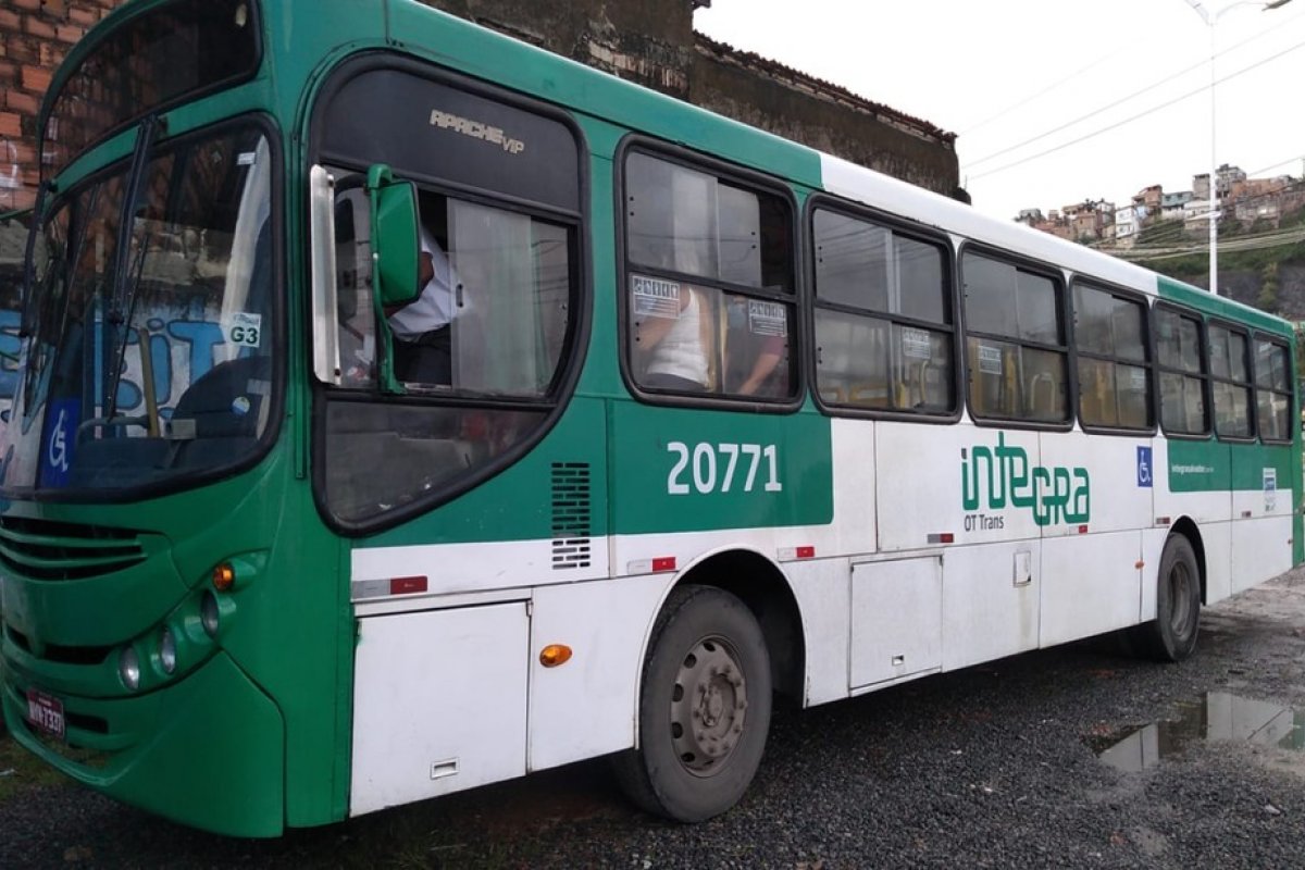Ônibus é assaltado no bairro de São Marcos, em Salvador 
