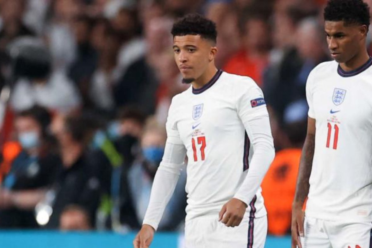Polícia britânica prende quatro por racismo contra jogadores da seleção inglesa 