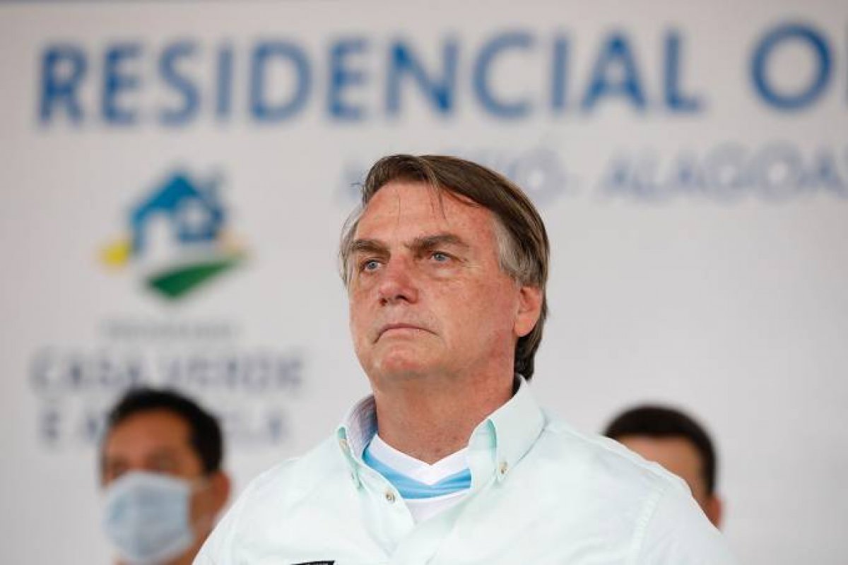 Artistas entregam mais um pedido de impeachment contra Bolsonaro