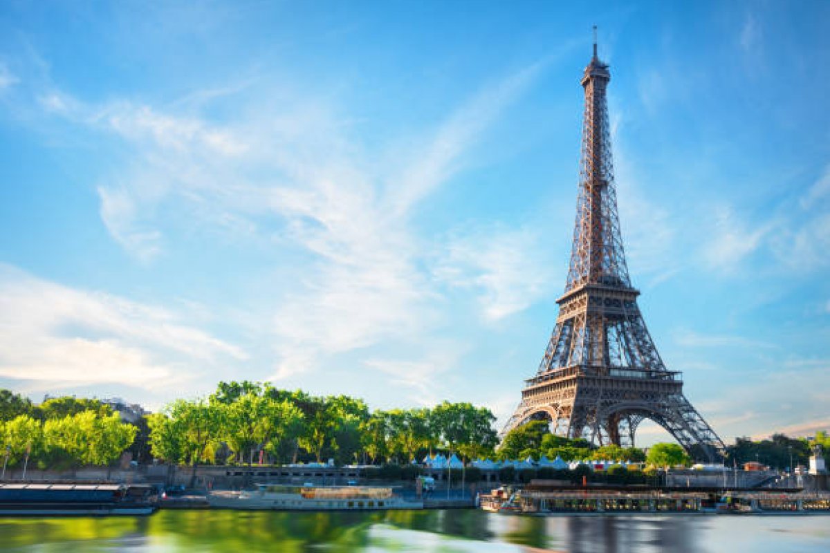 Torre Eiffel reabre após ficar nove meses fechada devido a pandemia