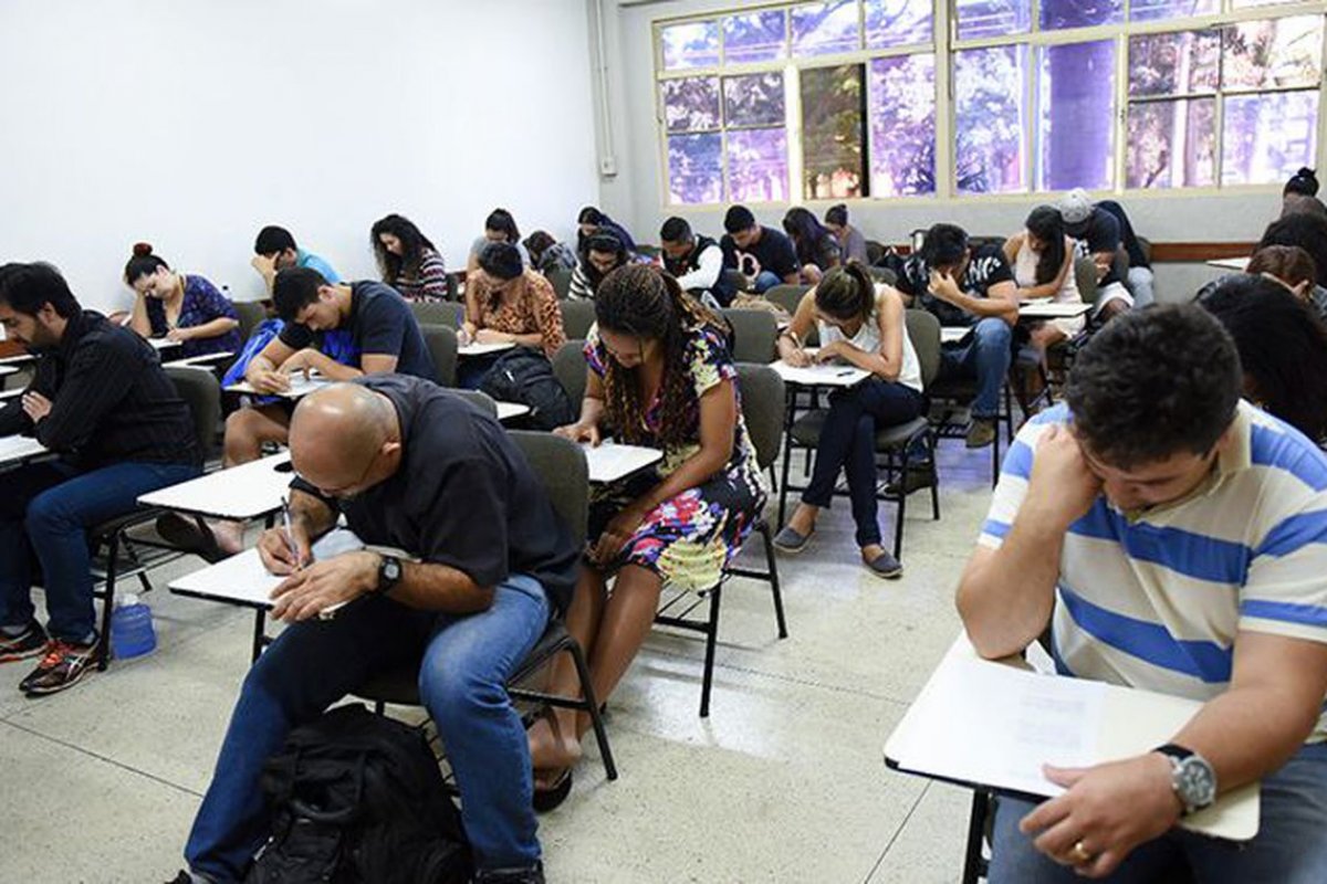 Mais de 1,8 mil brasileiros fazem neste domingo o Encceja Exterior