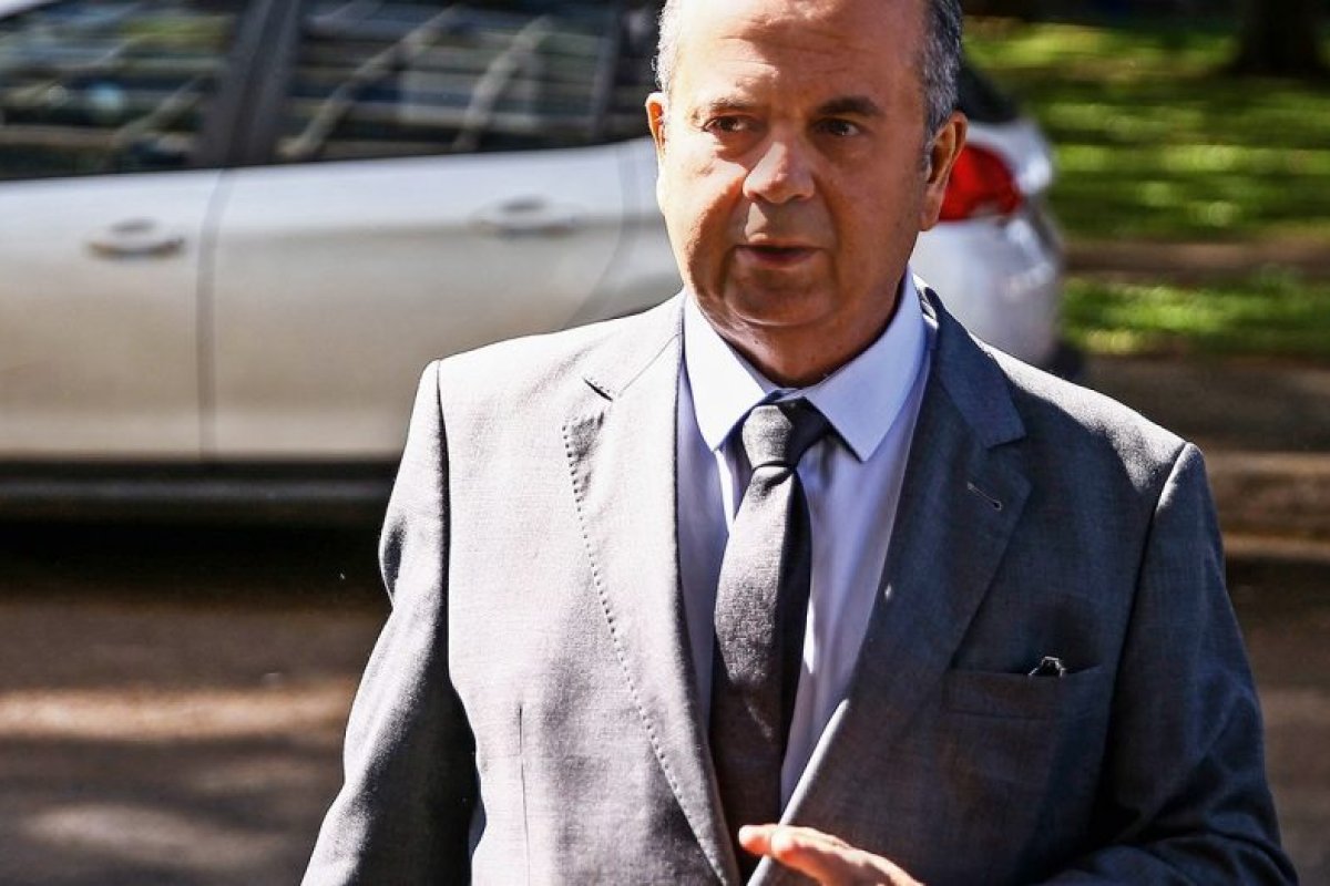 Ministro do Planalto é internado na Bahia após sentir dores no peito