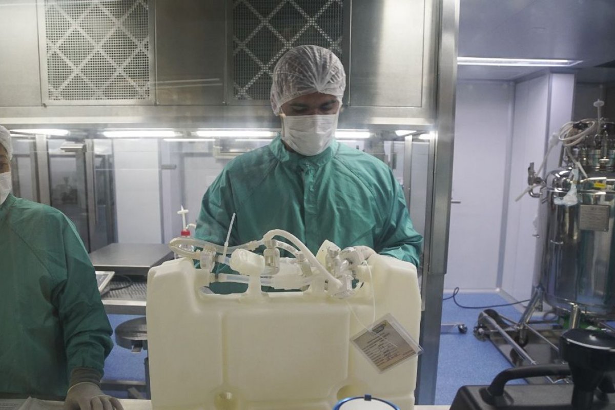 Fiocruz recebe nova remessa de insumos para produção de vacinas