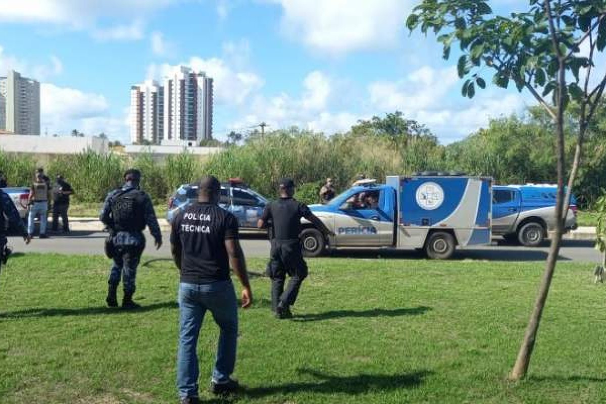 Corpo carbonizado é encontrado em matagal no bairro de Patamares