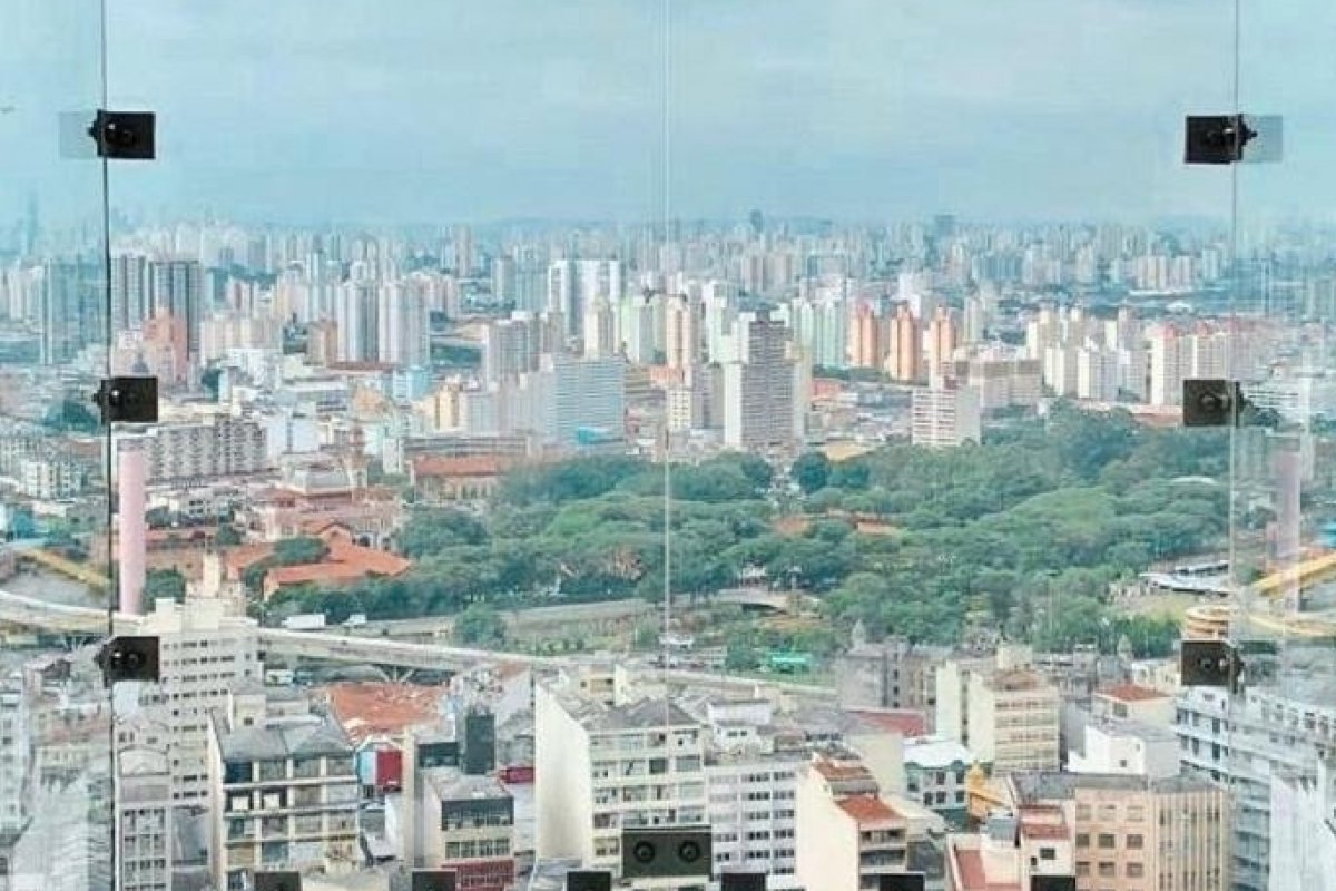 Prédio com chão de vidro será inaugurado em agosto na capital paulista 