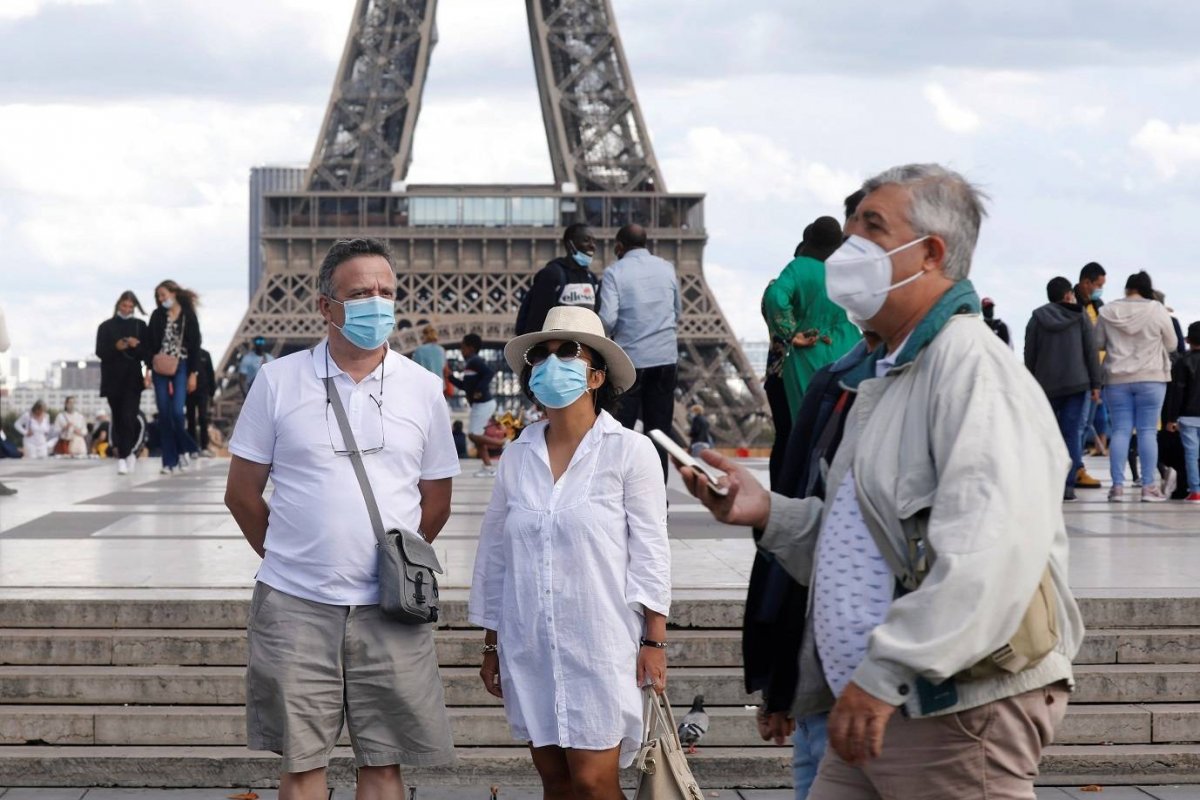 Número de infecções por covid-19 sobem quase 15% na França nas últimas 24 horas 