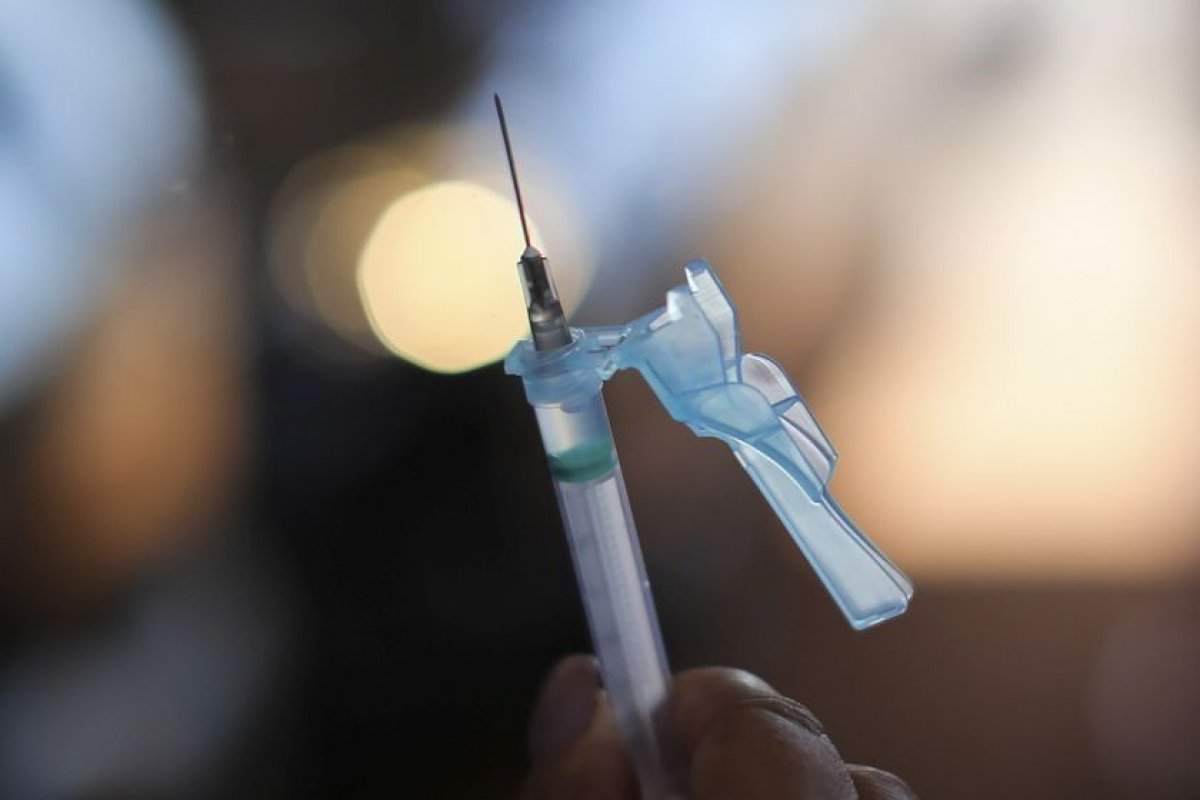 Pessoas que tiveram imunidade contra o coronavírus por infecção natural tem mais chances de não serem infectadas em novos surtos, diz pesquisa 
