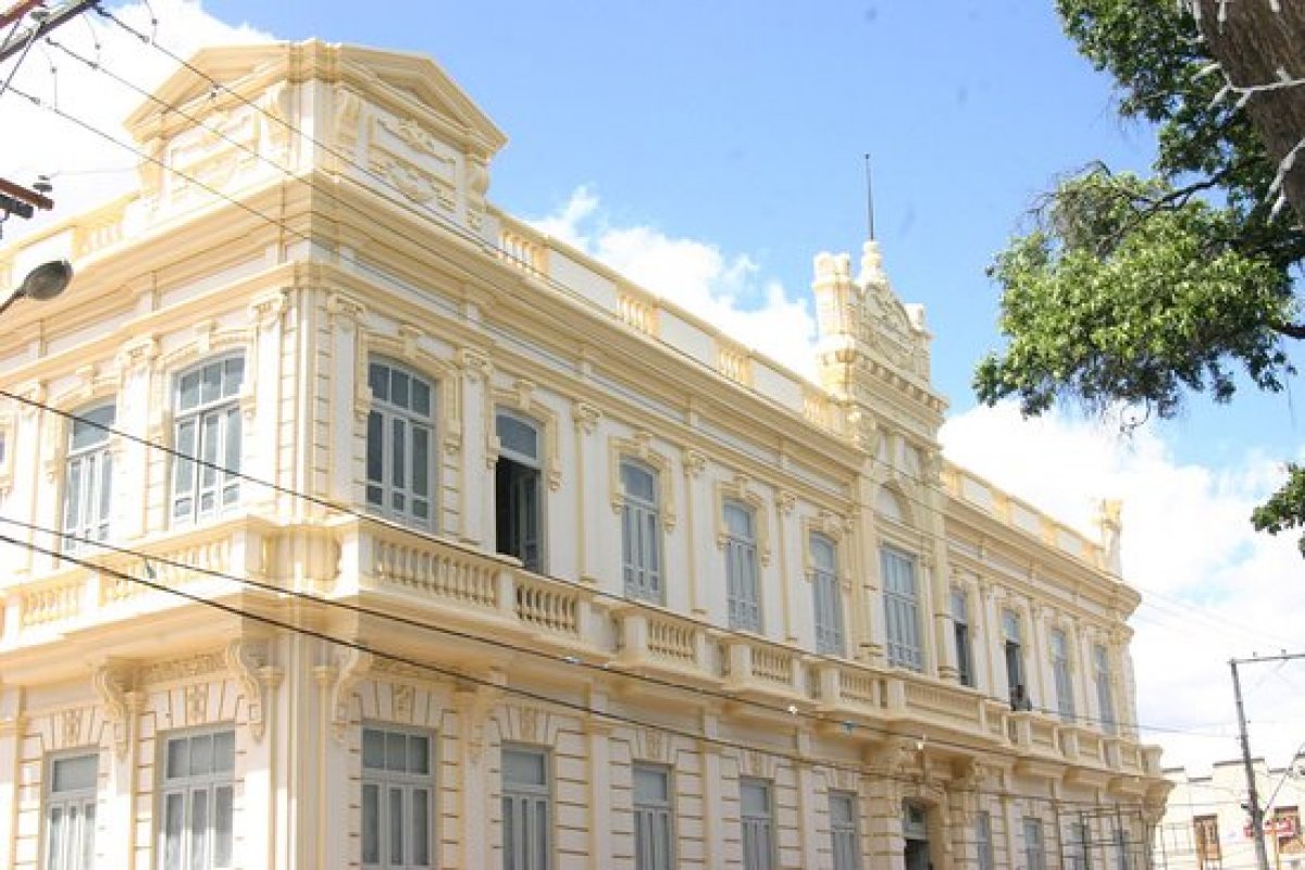 Prefeitura de Feira de Santana vai abrir 240 vagas pelo REDA para os níveis superior e técnico
