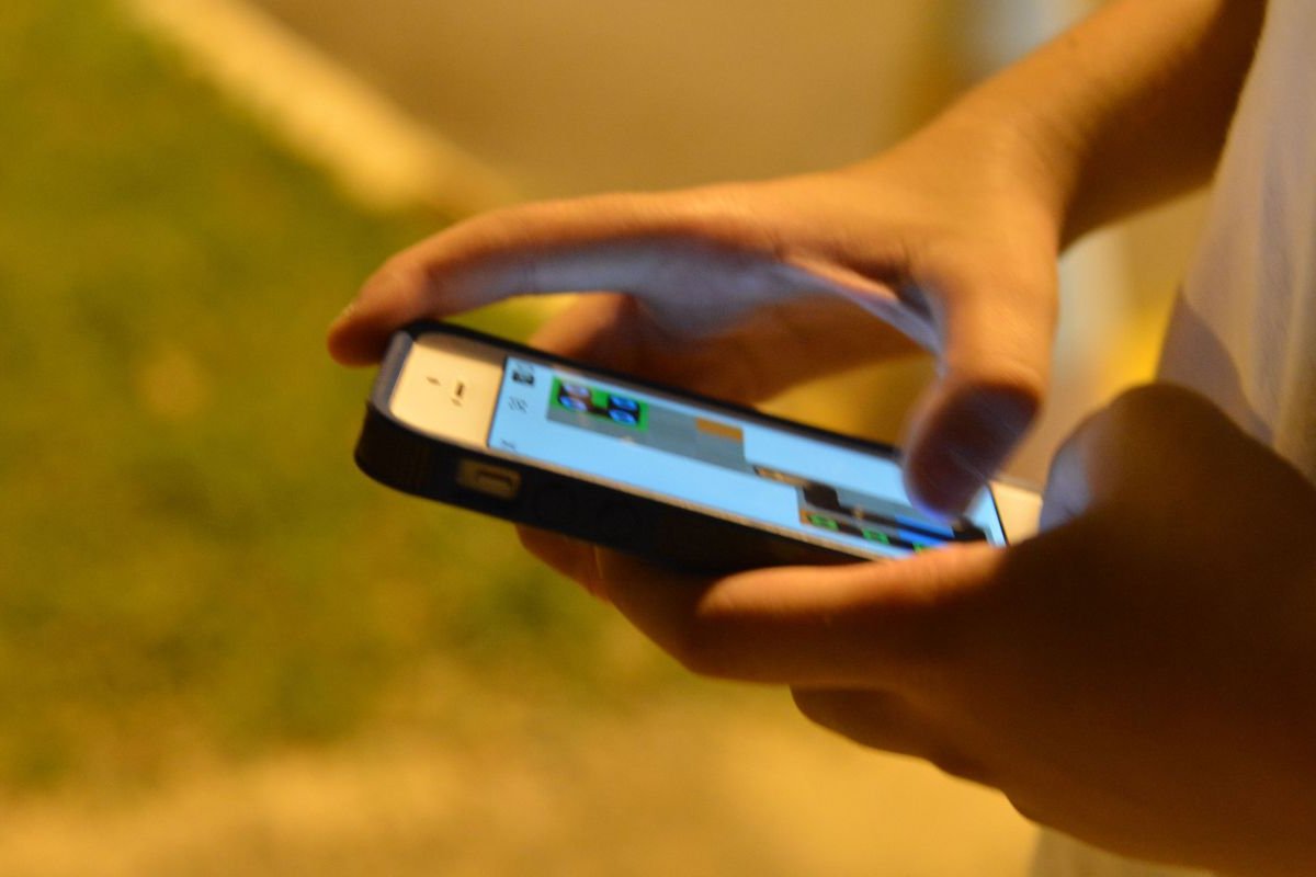 Homem finge ser menina e é preso por atrair mais de 70 crianças em rede social 