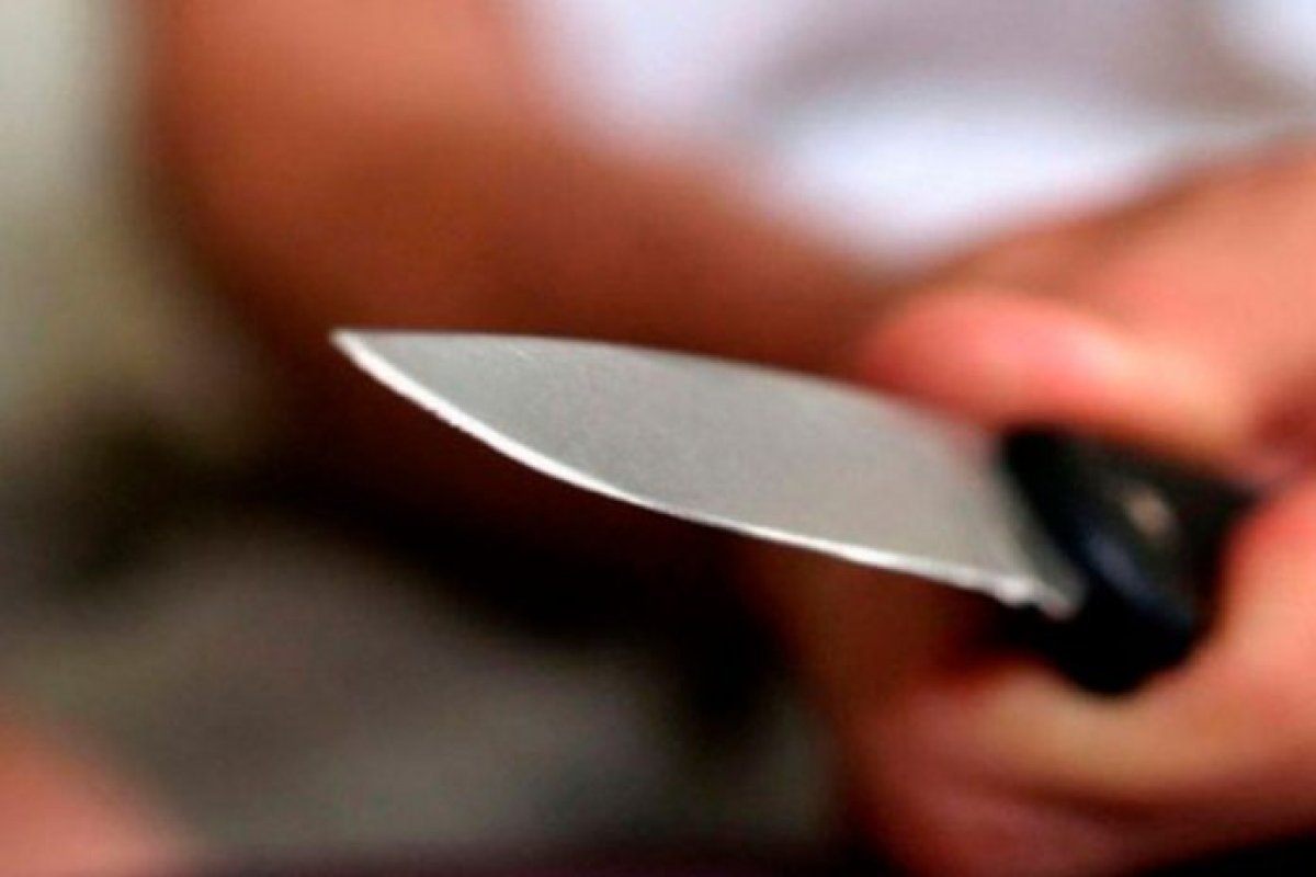 Mulher é vítima de roubo em ônibus por suspeito menor de idade