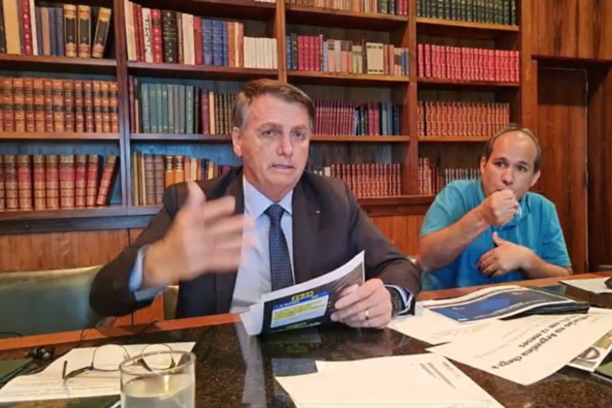 Bolsonaro pede planilha de custo do imunizante CoronaVac ao Butantan