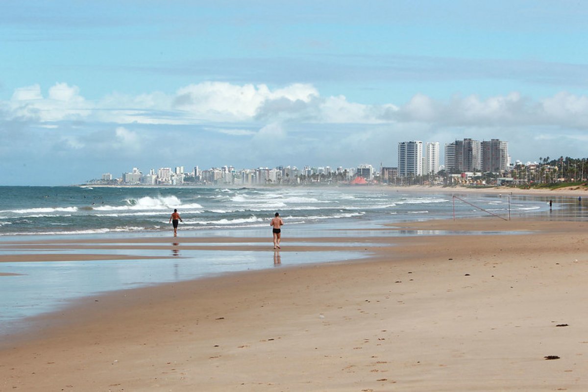 Salvador: Prefeitura amplia abertura das praias e horário de bares e restaurantes