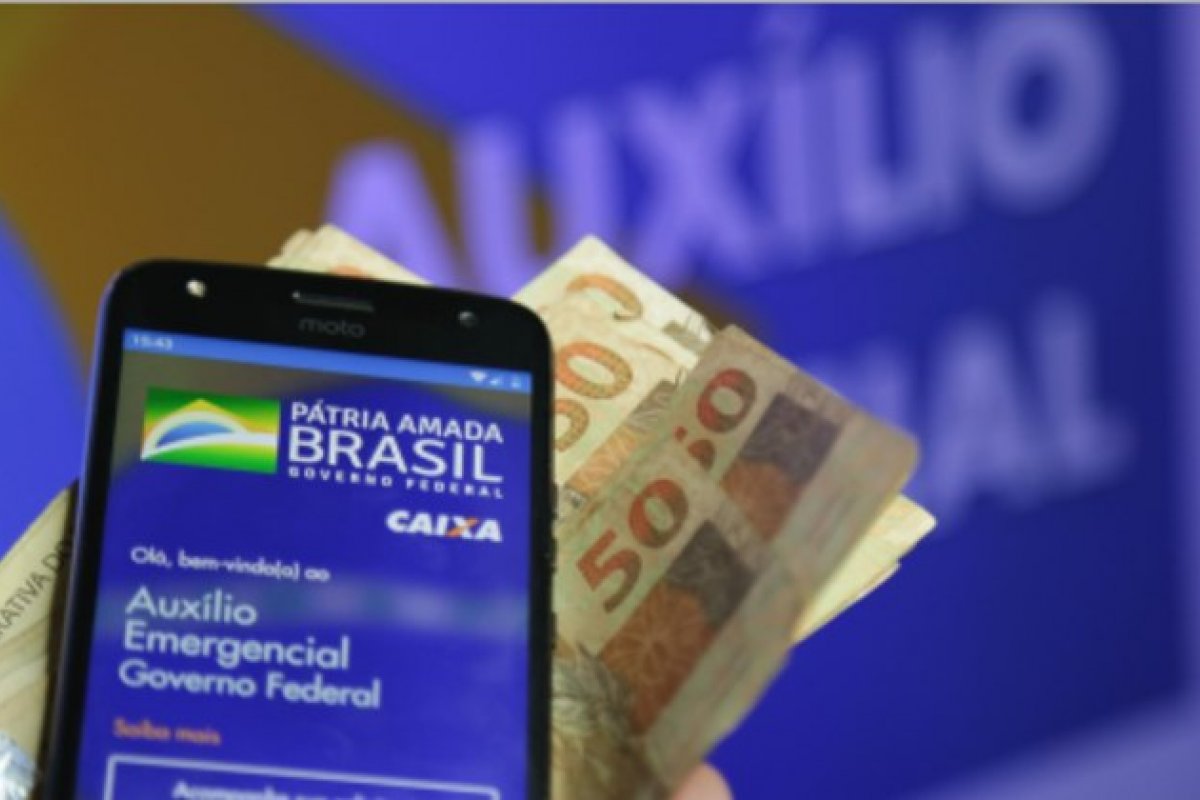 Cerca 2,2 milhões de mães solo já foram cortadas do auxílio emergencial pelo governo
