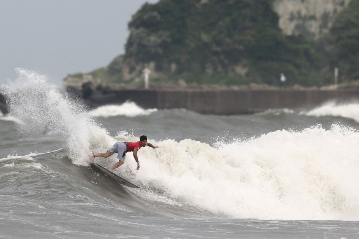 Olimpíadas: Medina e Ítalo avançam para quartas de final do surfe