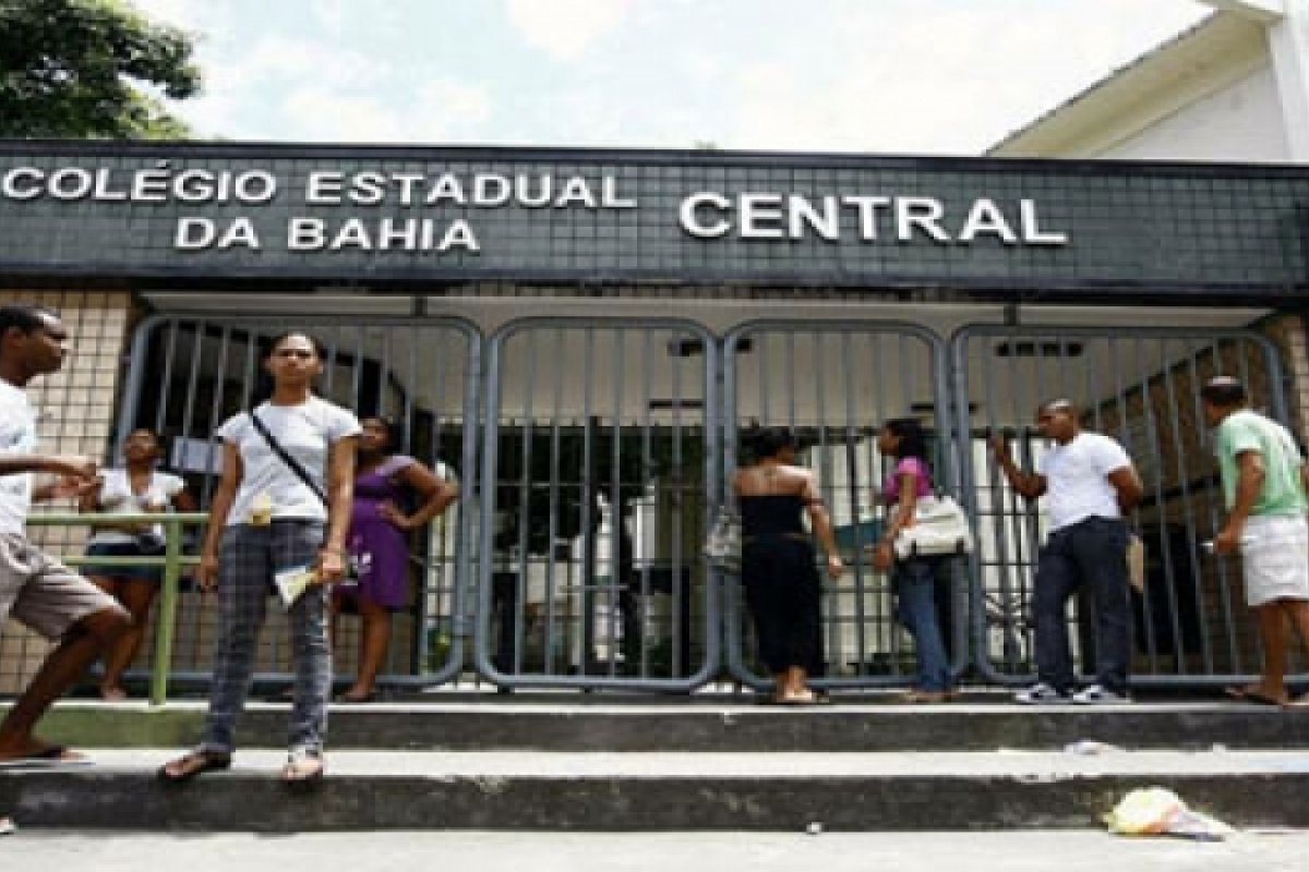 Sem professores no retorno às aulas, estudantes em Salvador são liberados