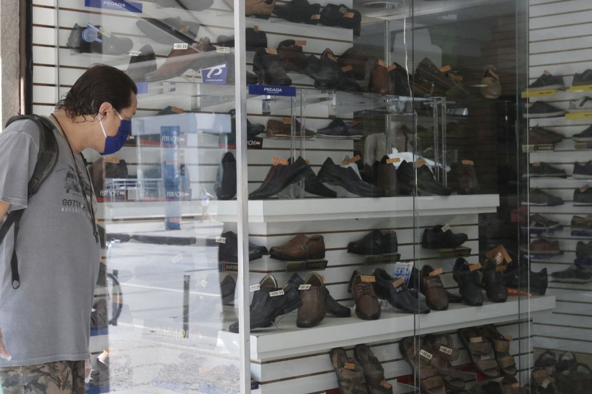 Varejo acumula perda e chega a R$ 873 bilhões, diz CNC