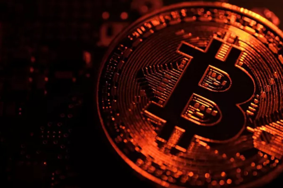 Bitcoin sobe até 12,5% com manobras técnicas e comentários de investidores